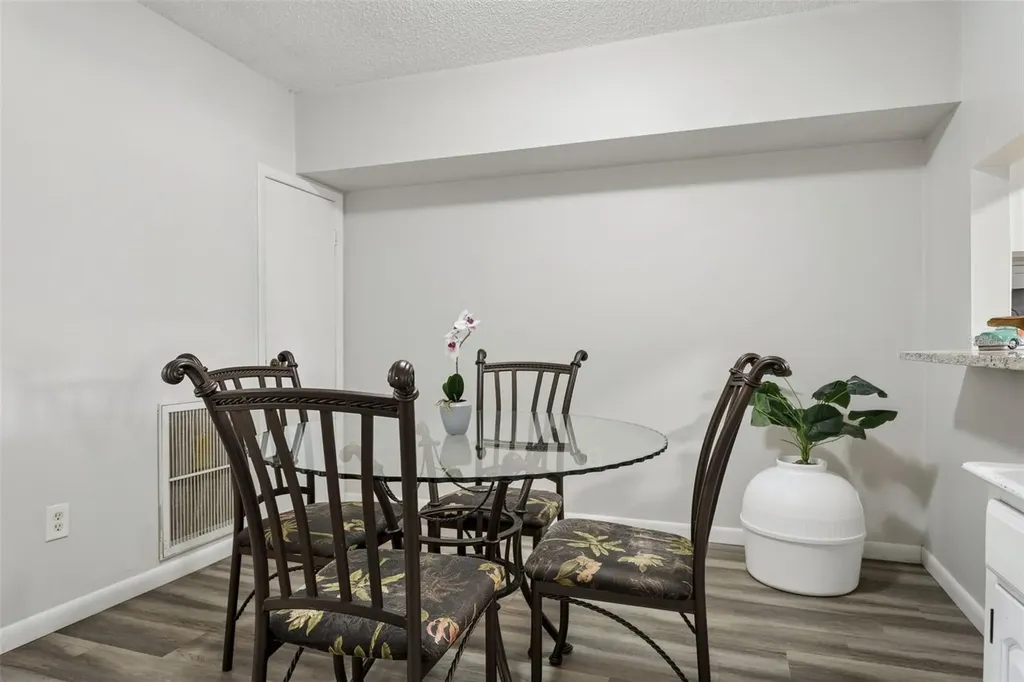 425 Kensington Lake Circle Brandon FL 33511