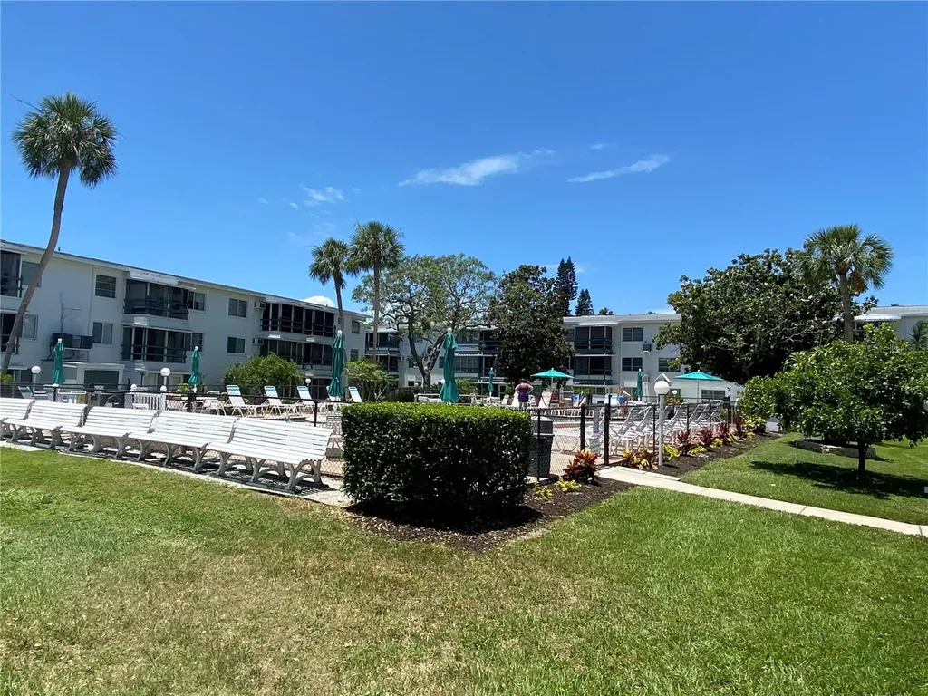 1825 Flamingo Boulevard Bradenton FL 34207