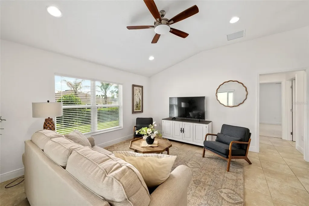 10396 Silver Maple Avenue Oxford FL 34484