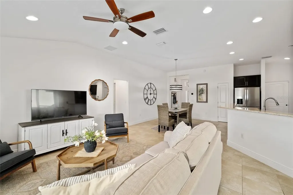 10396 Silver Maple Avenue Oxford FL 34484
