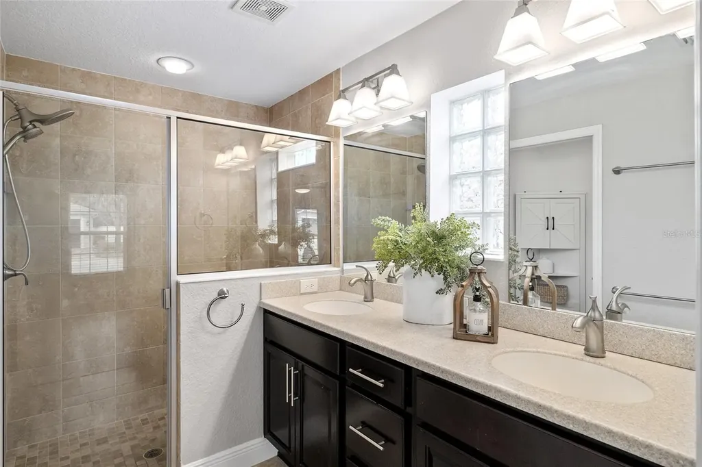 10396 Silver Maple Avenue Oxford FL 34484