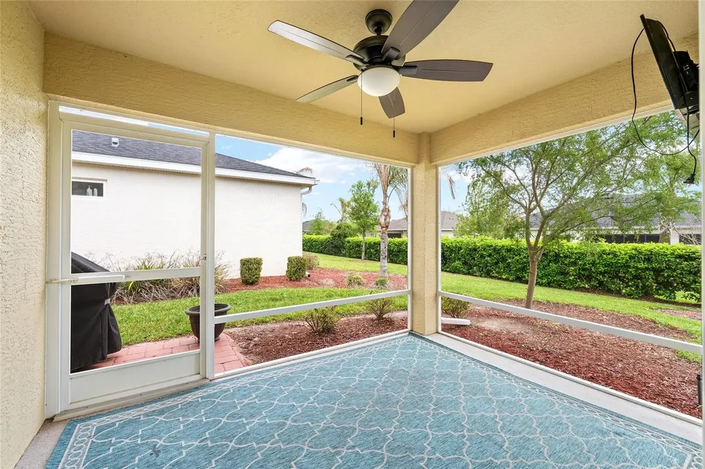 10396 Silver Maple Avenue Oxford FL 34484