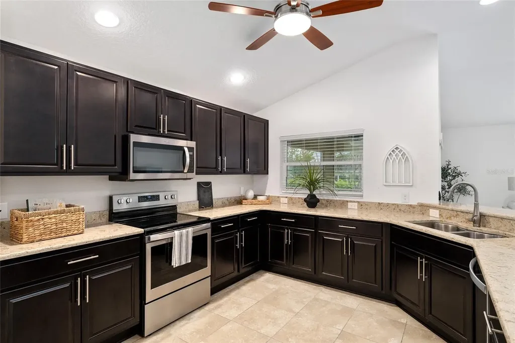 10396 Silver Maple Avenue Oxford FL 34484