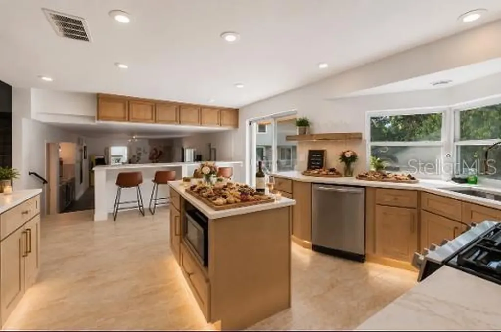 1584 Oak Lane Clearwater FL 33764