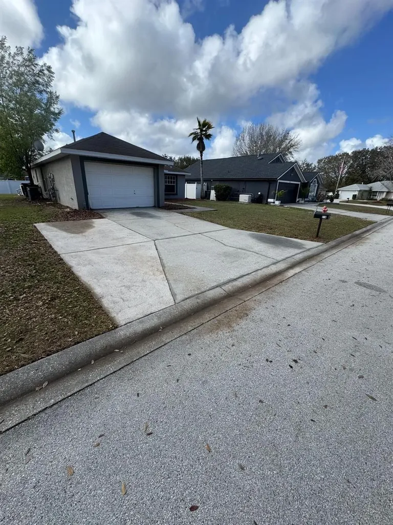 318 Walpole Loop Davenport FL 33897