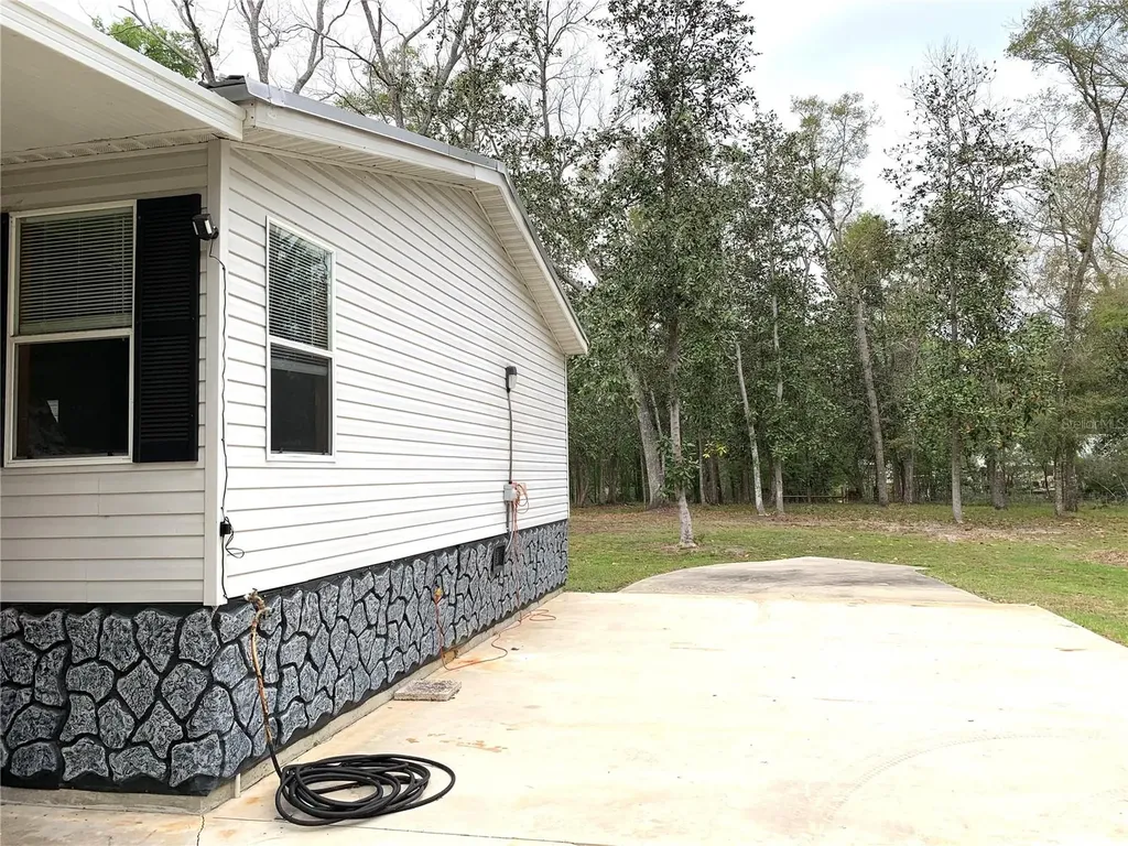 11651 NW 127 Lane Chiefland FL 32626