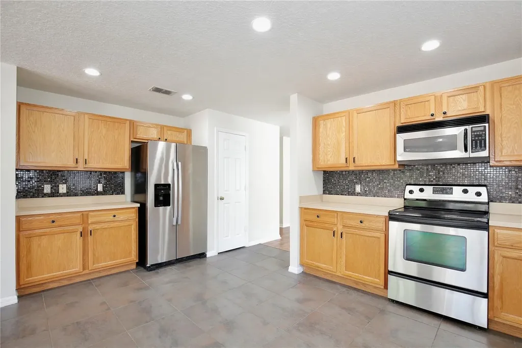 1236 Blackwater Pond Drive Orlando FL 32828