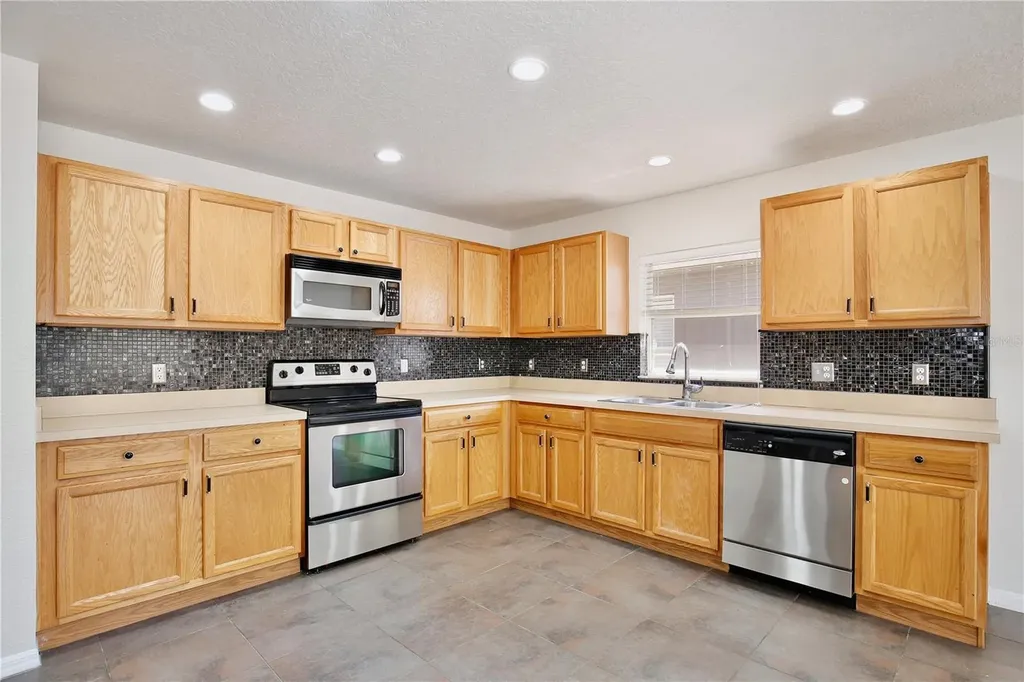 1236 Blackwater Pond Drive Orlando FL 32828