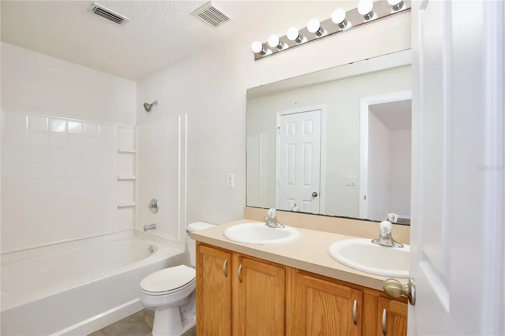 1236 Blackwater Pond Drive Orlando FL 32828