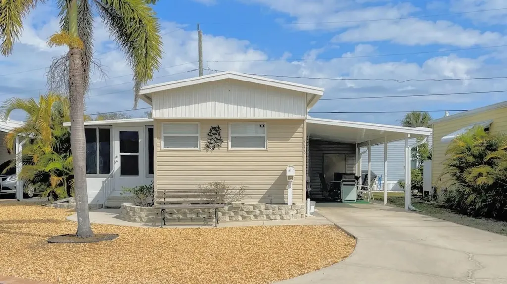 716 Carefree Venice FL 34285