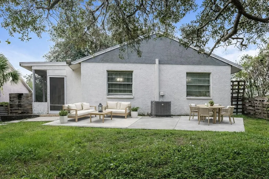 505 E Morgan Street Tarpon Springs FL 34689