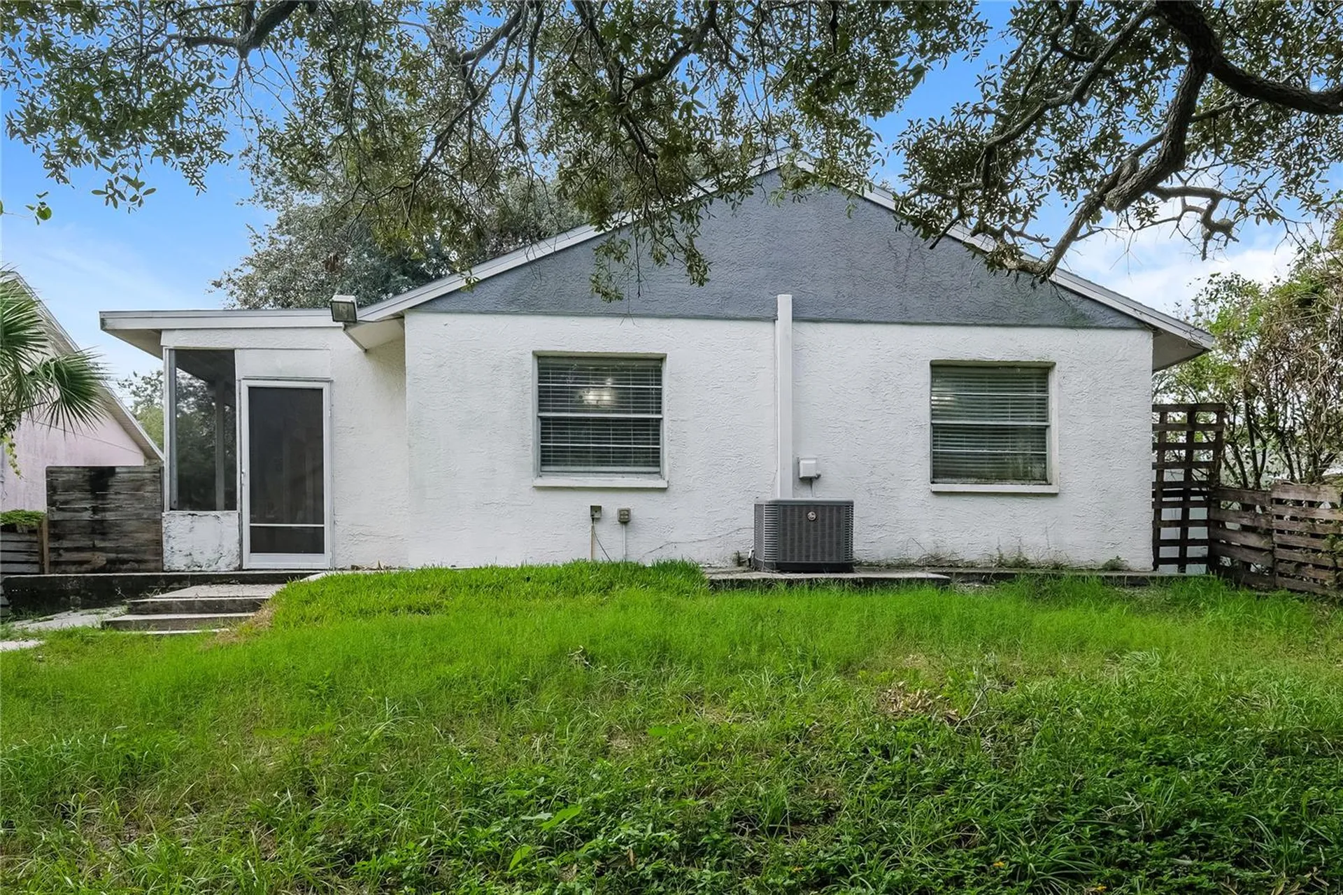 505 E Morgan Street Tarpon Springs FL 34689