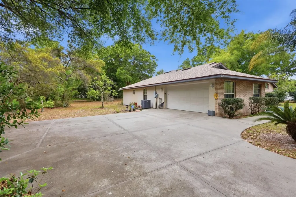 1028 Collins Avenue Orange City FL 32763