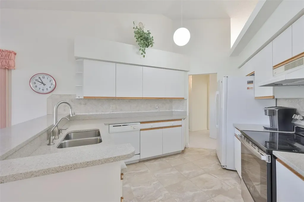 2023 New Bedford Drive Sun City Center FL 33573