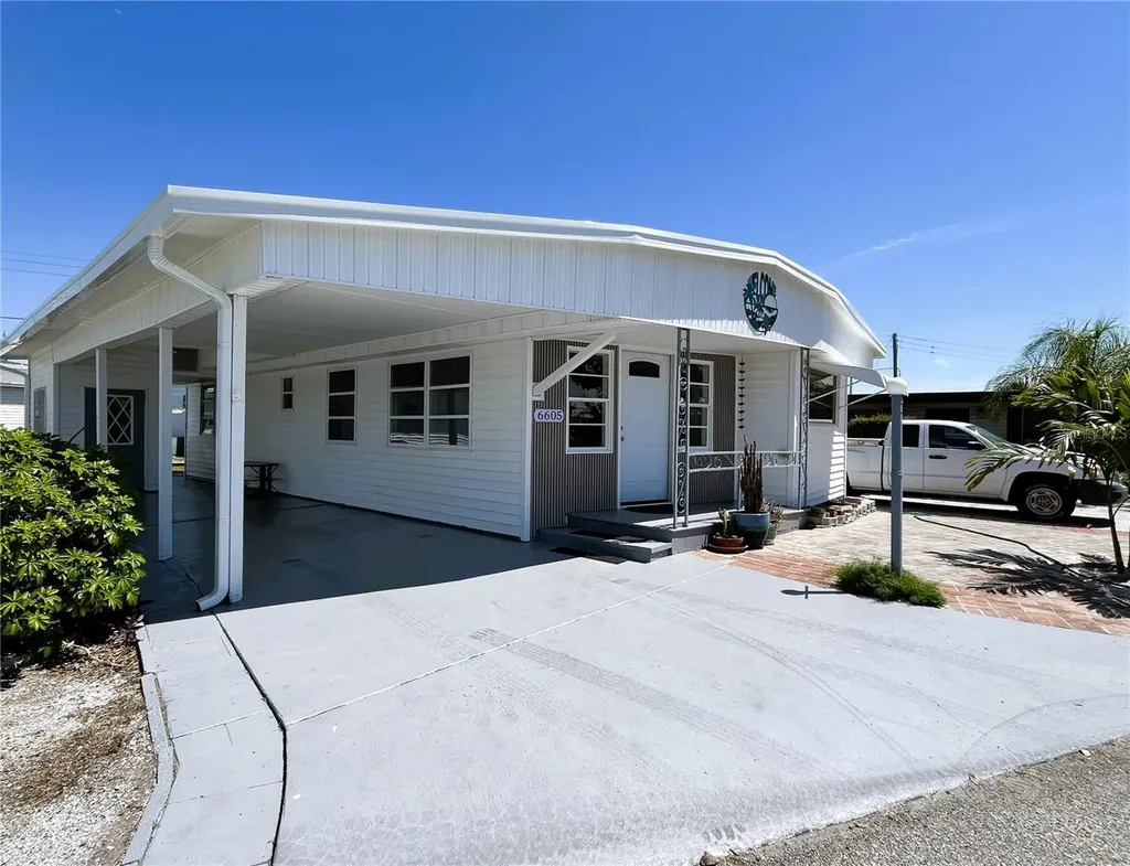6605 Connecticut Street Bradenton FL 34207