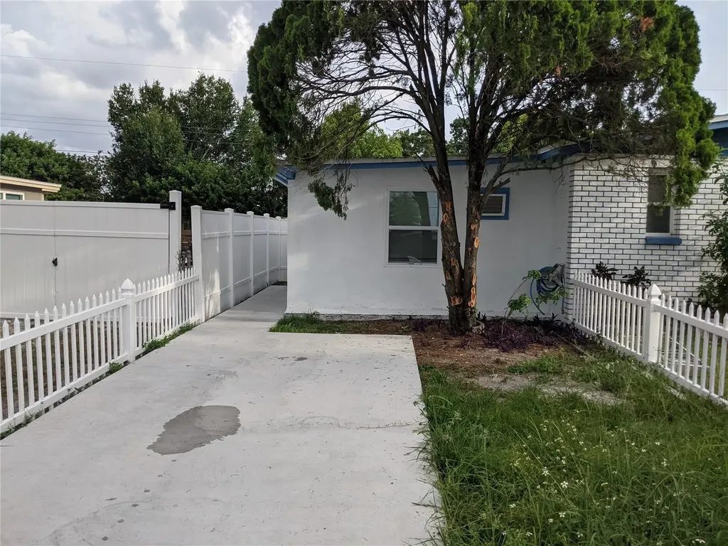 4538 W Minnehaha Street Tampa FL 33614