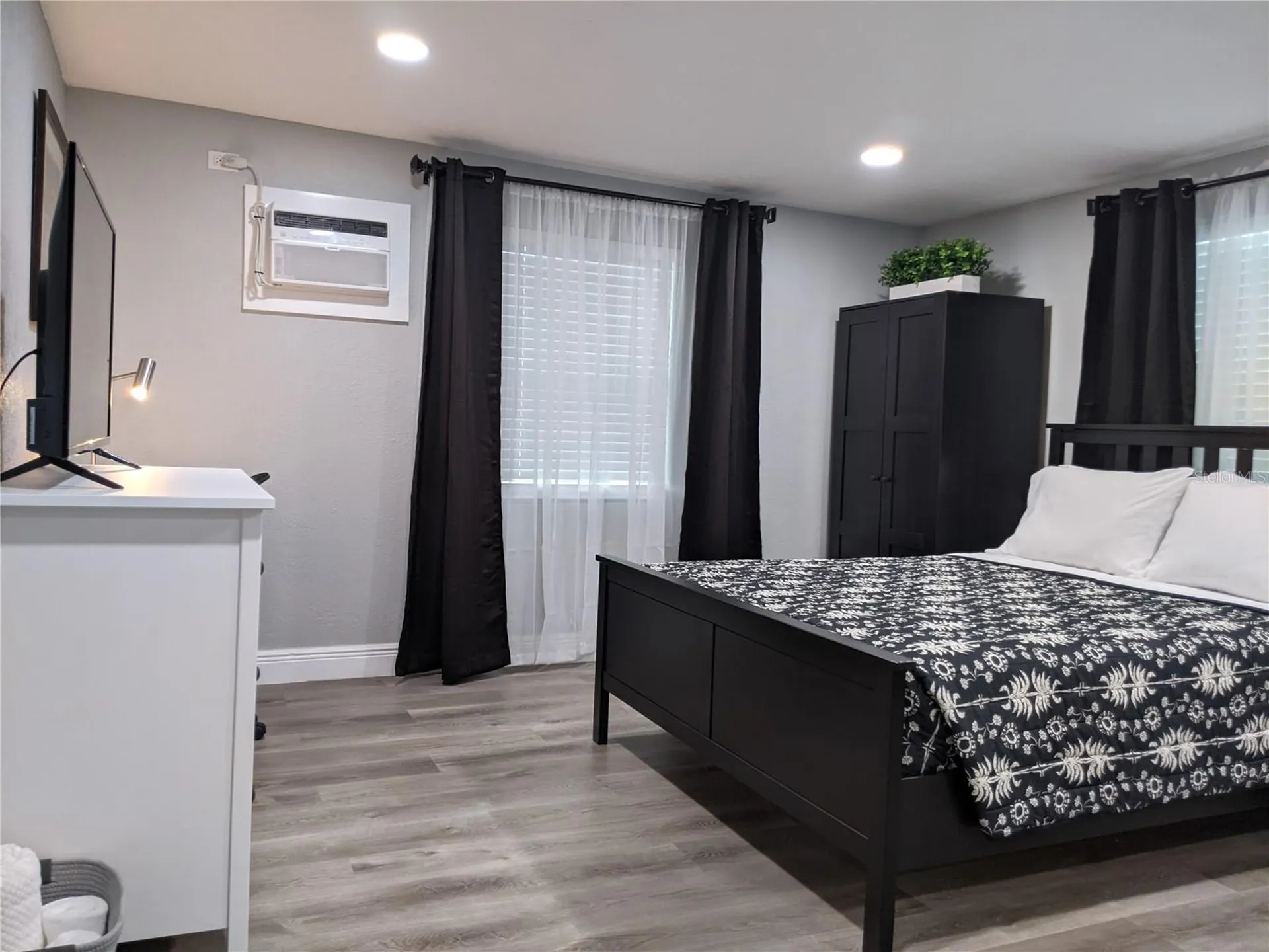 4538 W Minnehaha Street Tampa FL 33614