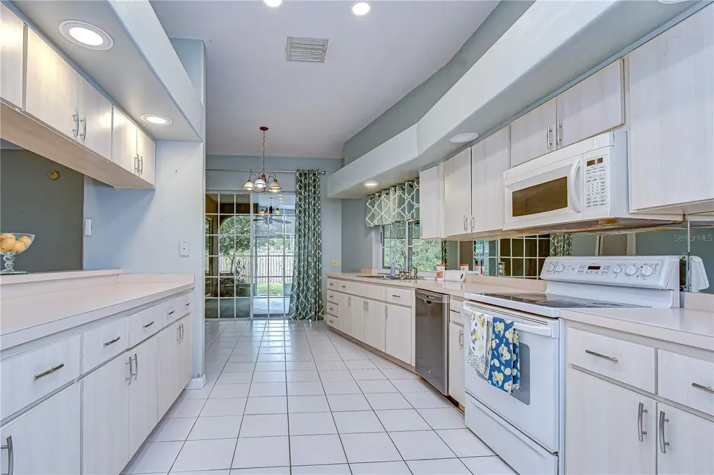 3006 Drakes Landing Court Valrico FL 33596