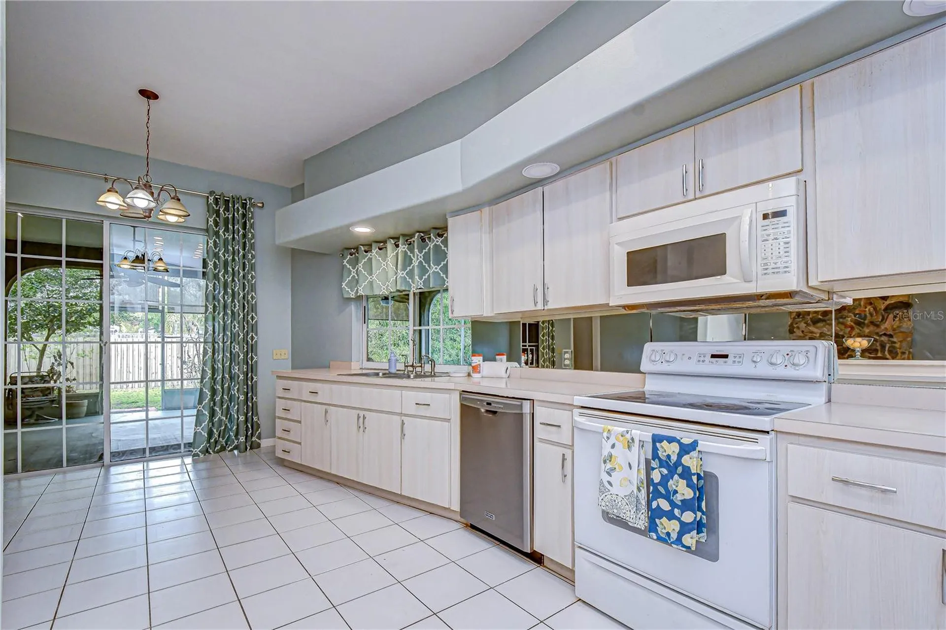 3006 Drakes Landing Court Valrico FL 33596