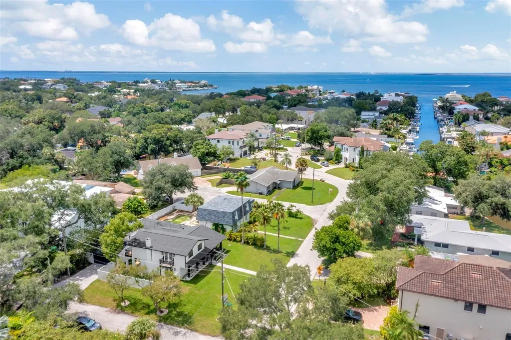 4902 W San Rafael Street Tampa FL 33629