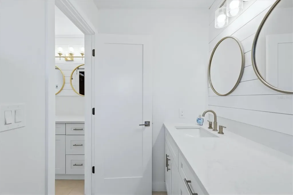 616 Lyons Lane Longboat Key FL 34228