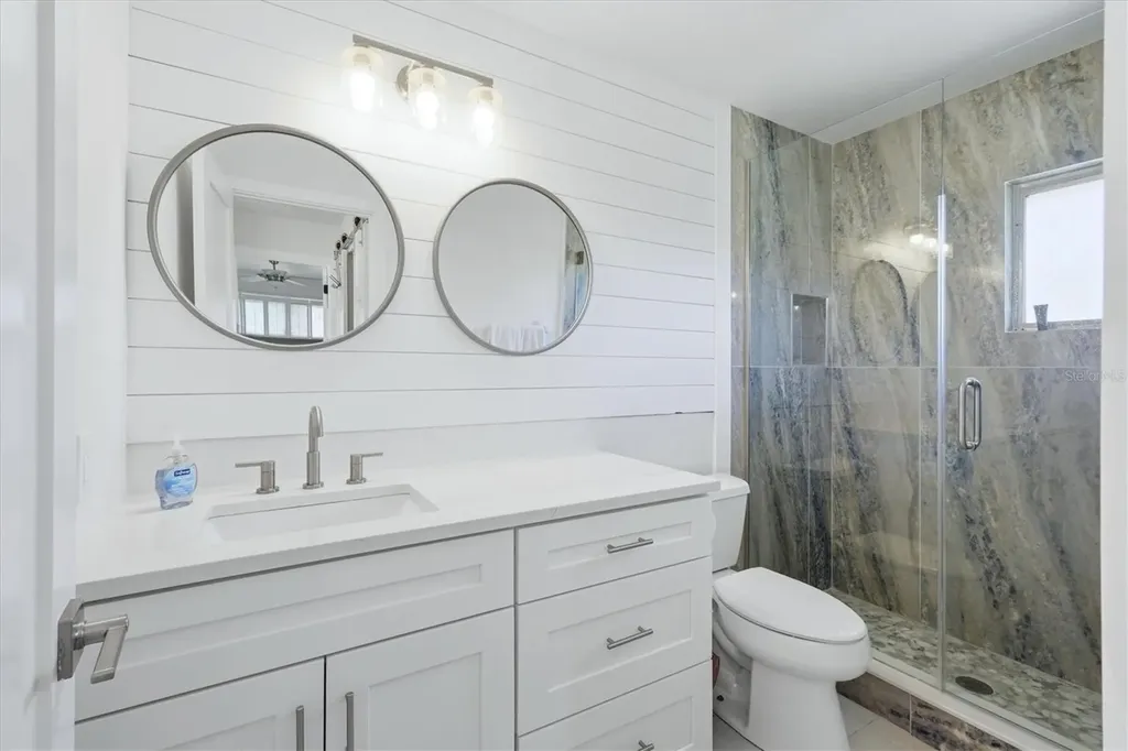 616 Lyons Lane Longboat Key FL 34228