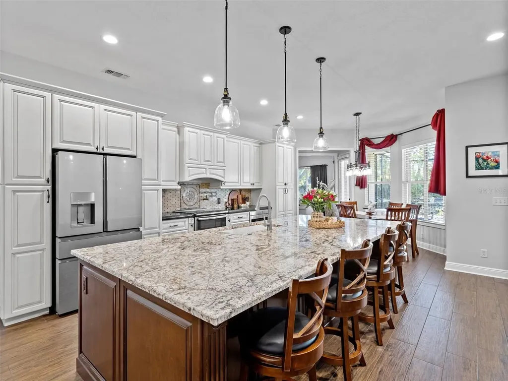 6107 Kingbird Manor Drive Lithia FL 33547