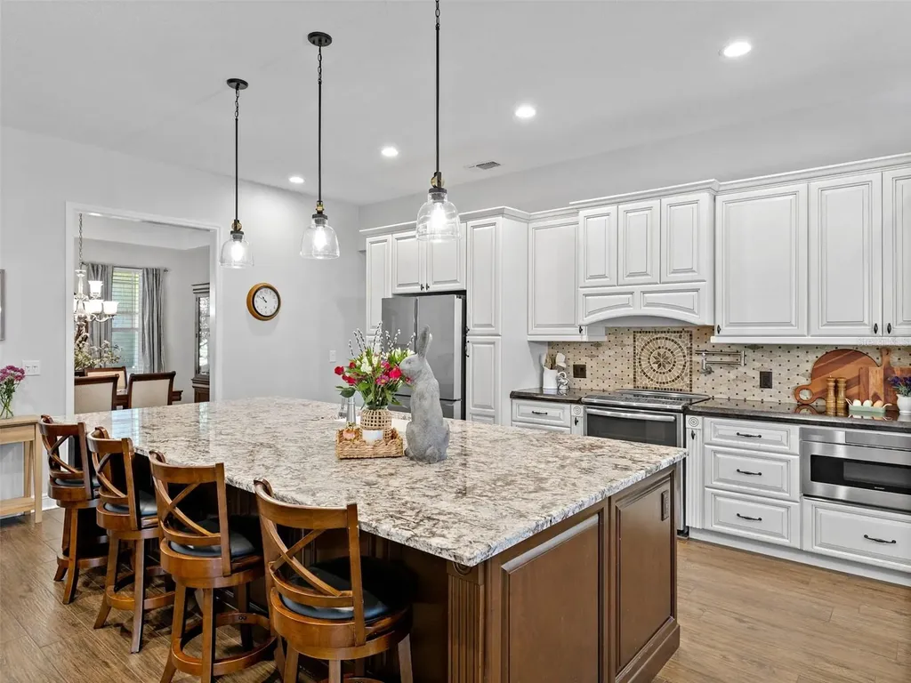 6107 Kingbird Manor Drive Lithia FL 33547