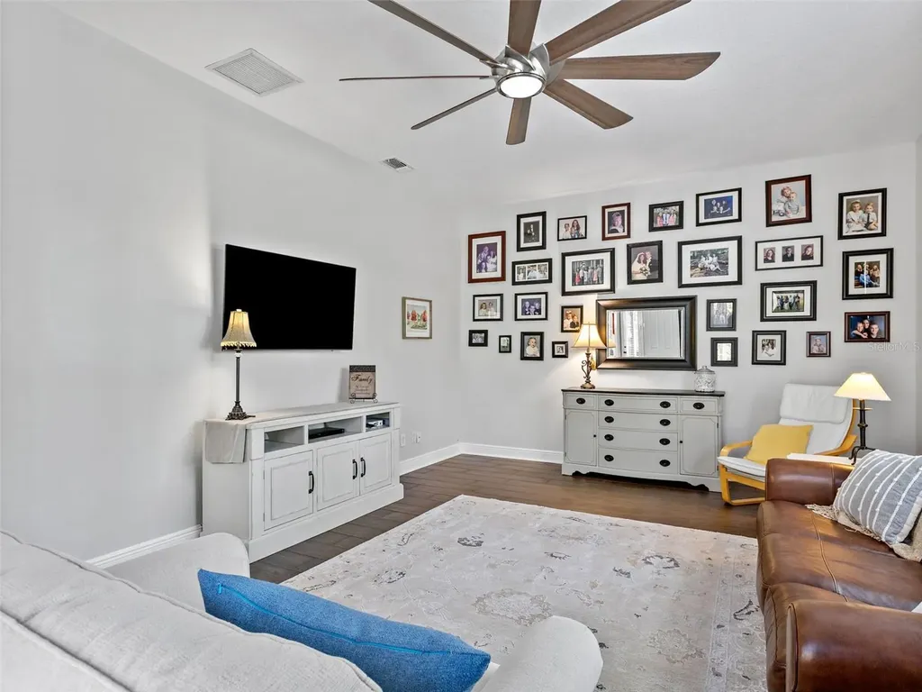6107 Kingbird Manor Drive Lithia FL 33547