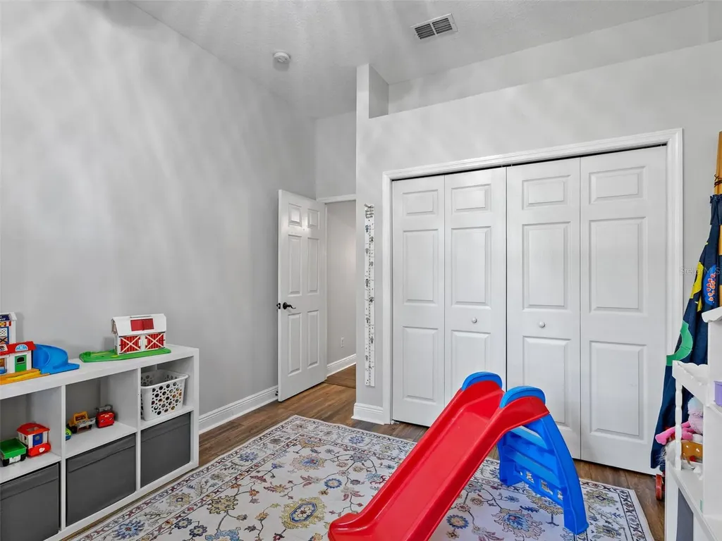 6107 Kingbird Manor Drive Lithia FL 33547