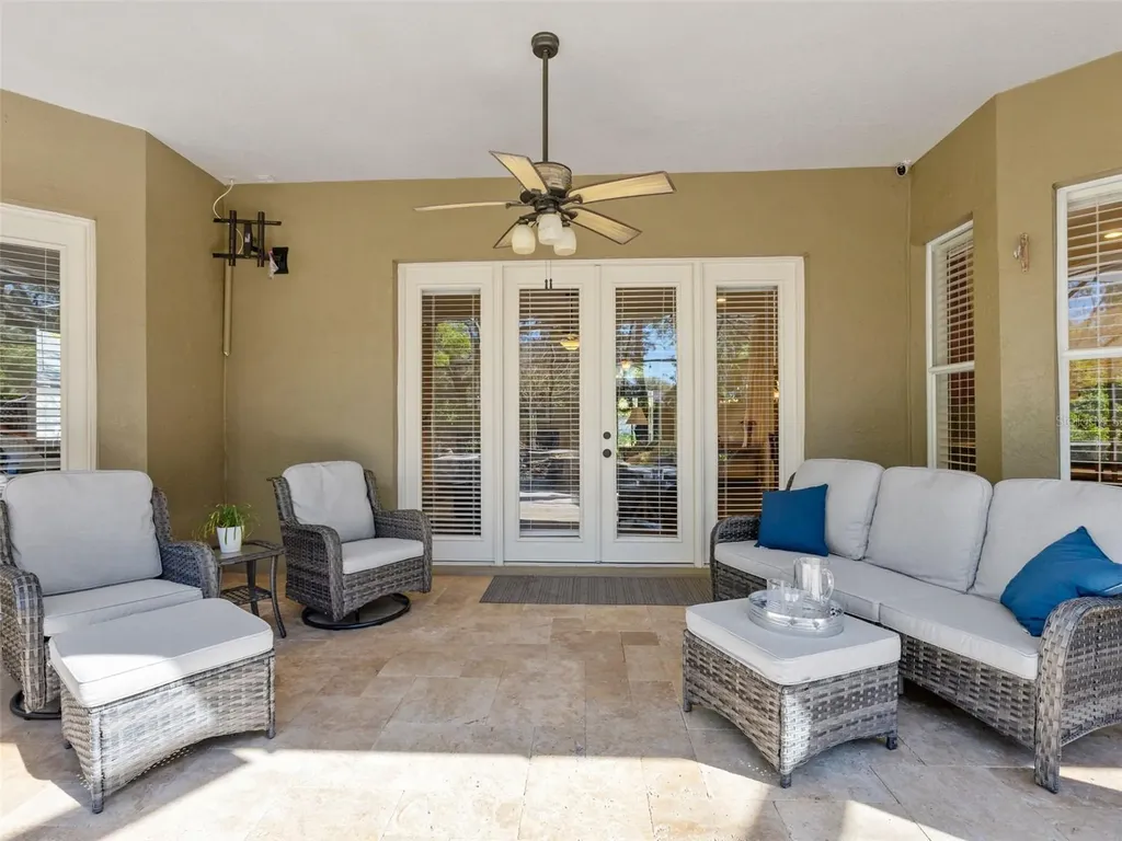 6107 Kingbird Manor Drive Lithia FL 33547