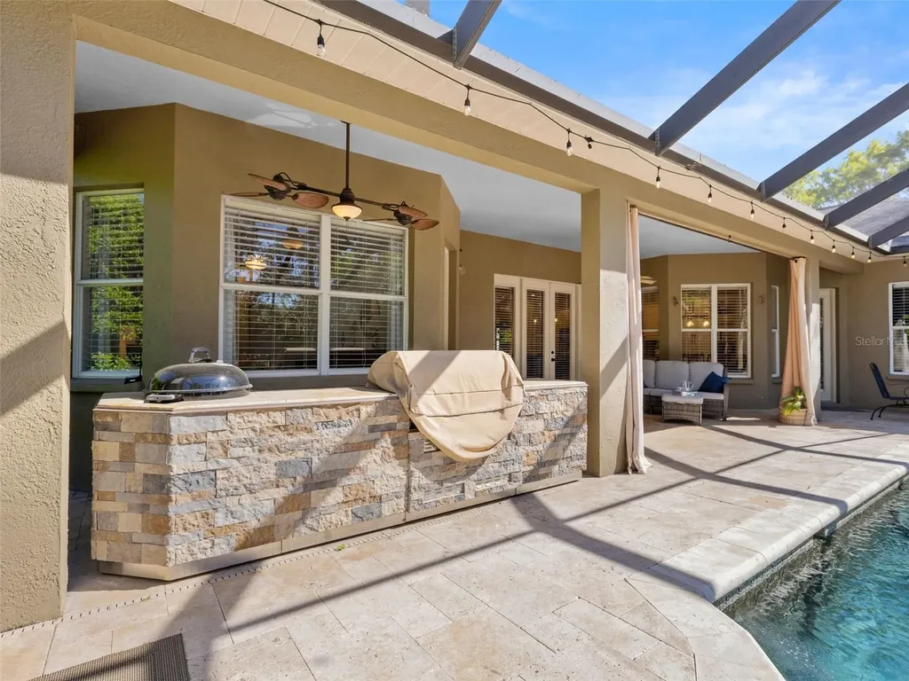 6107 Kingbird Manor Drive Lithia FL 33547