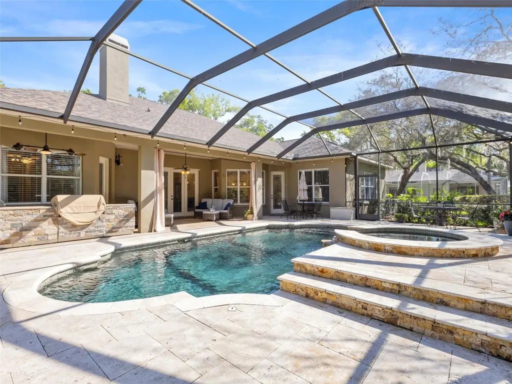 6107 Kingbird Manor Drive Lithia FL 33547