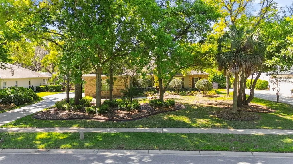 6107 Kingbird Manor Drive Lithia FL 33547