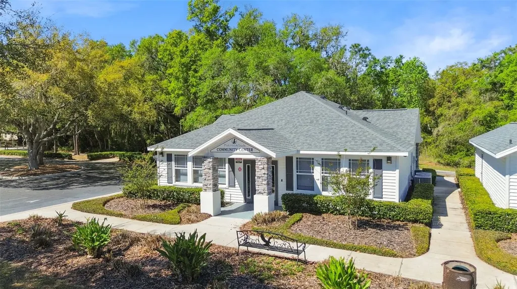 6107 Kingbird Manor Drive Lithia FL 33547
