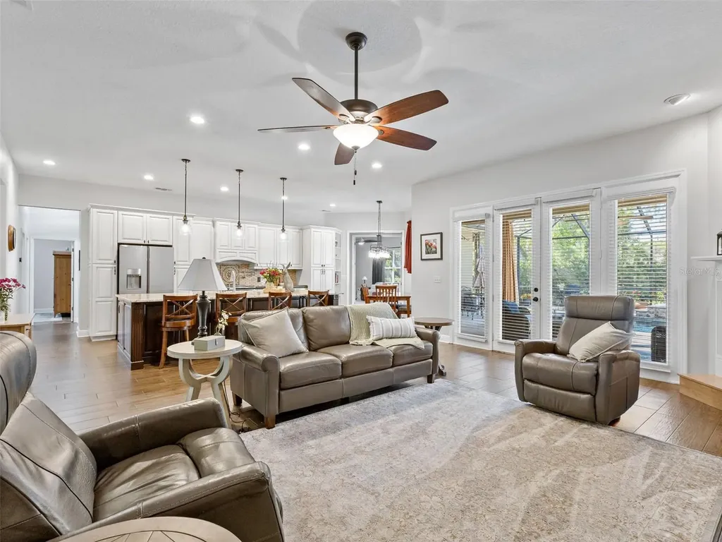 6107 Kingbird Manor Drive Lithia FL 33547