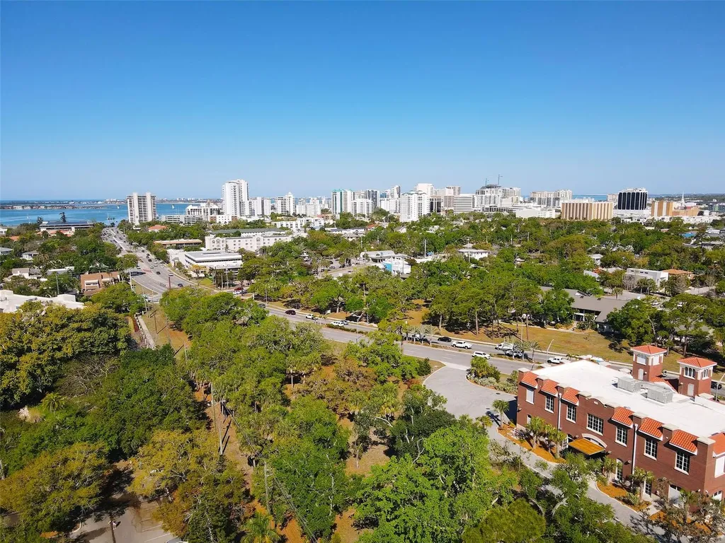 850 S Tamiami Trail Sarasota FL 34236