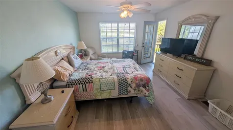 850 S Tamiami Trail Sarasota FL 34236