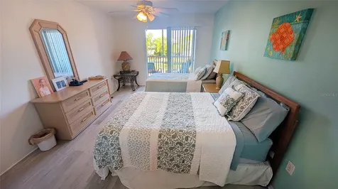 850 S Tamiami Trail Sarasota FL 34236