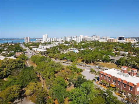 850 S Tamiami Trail Sarasota FL 34236