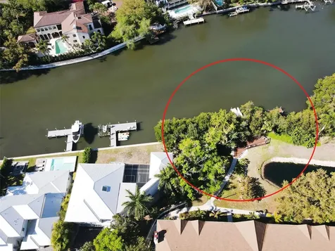 850 S Tamiami Trail Sarasota FL 34236