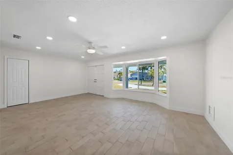 11441 47th Avenue N St Petersburg FL 33708