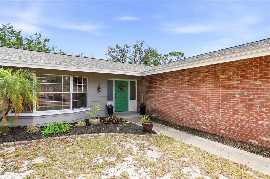 1143 Lancer Lane Tarpon Springs FL 34689