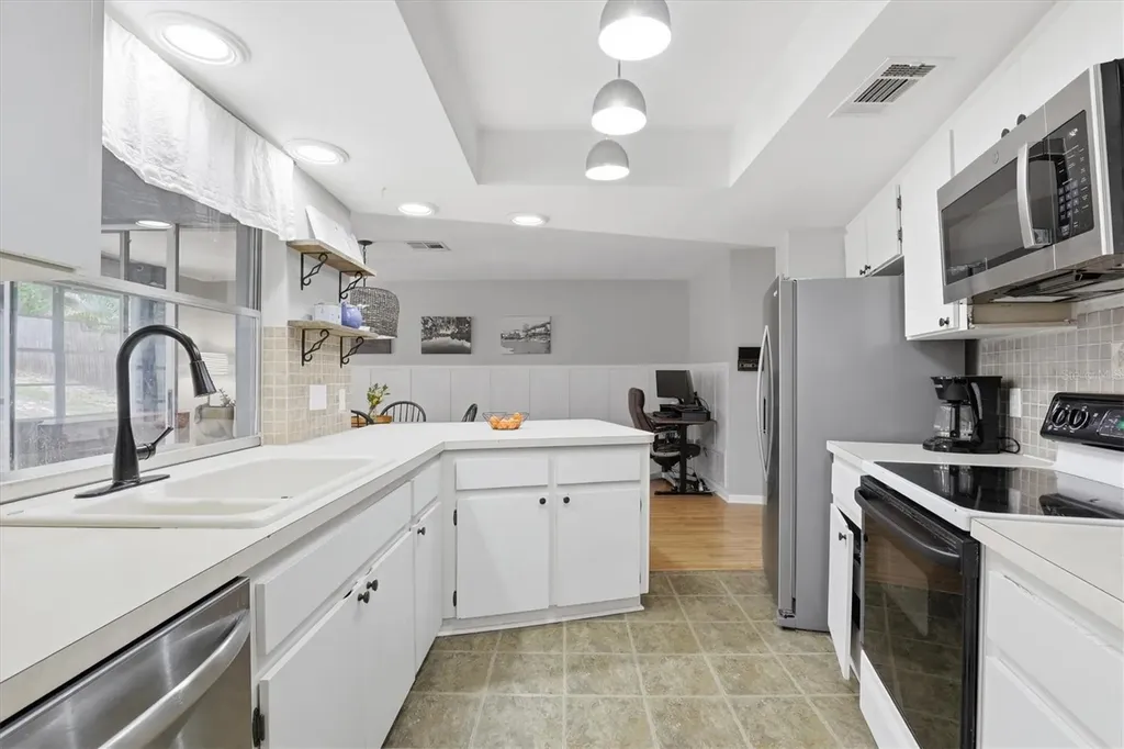 1143 Lancer Lane Tarpon Springs FL 34689