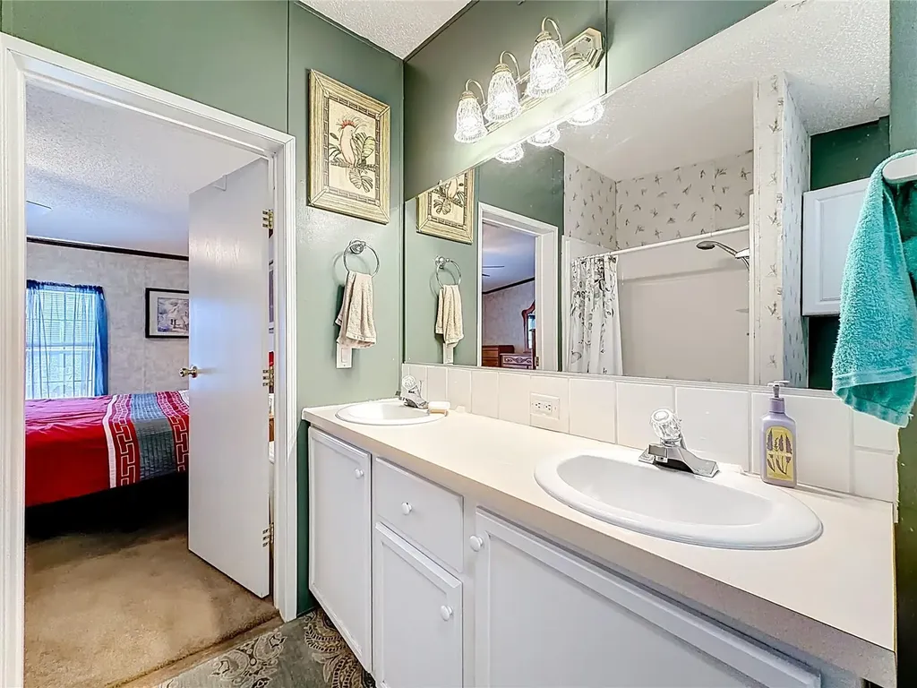 1658 Elkhart Circle Tavares FL 32778