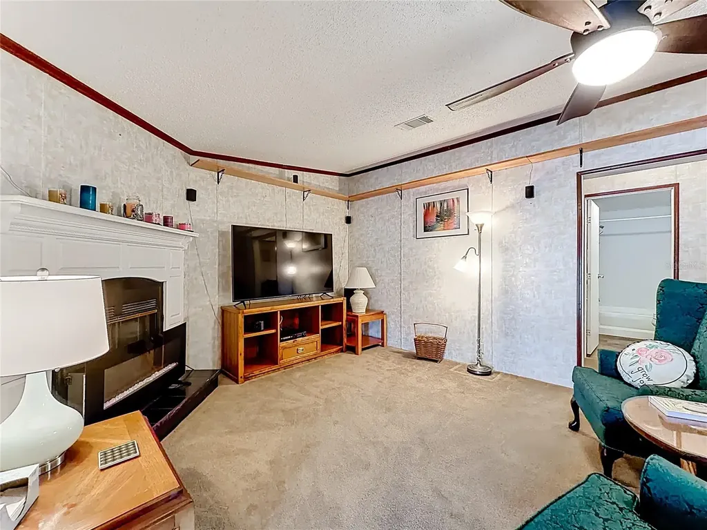1658 Elkhart Circle Tavares FL 32778