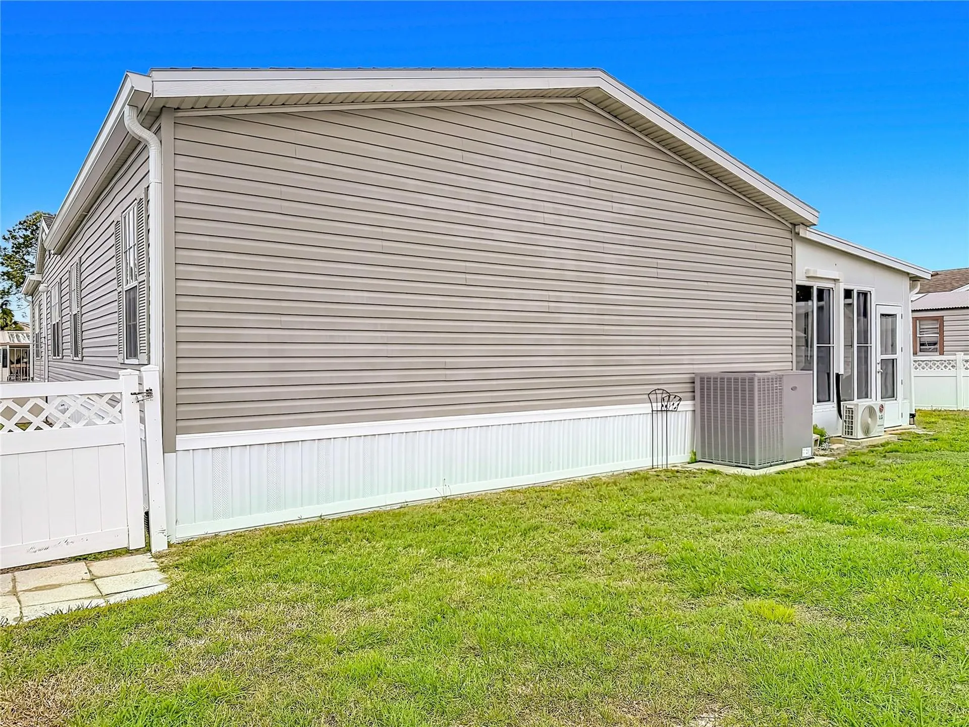 1658 Elkhart Circle Tavares FL 32778