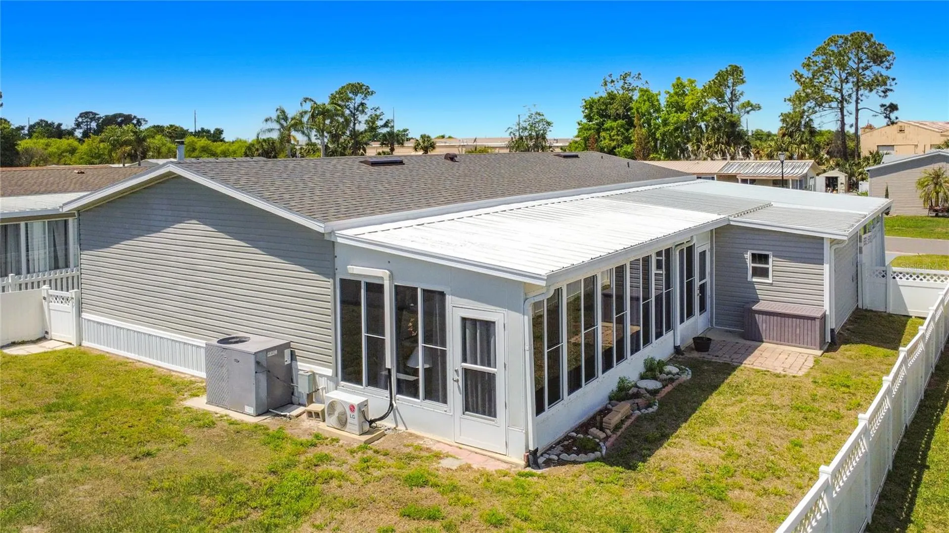 1658 Elkhart Circle Tavares FL 32778