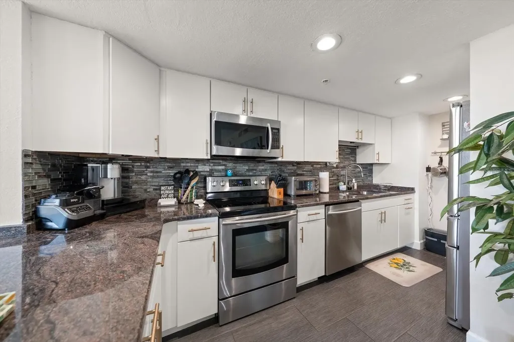 470 3rd Street S St Petersburg FL 33701