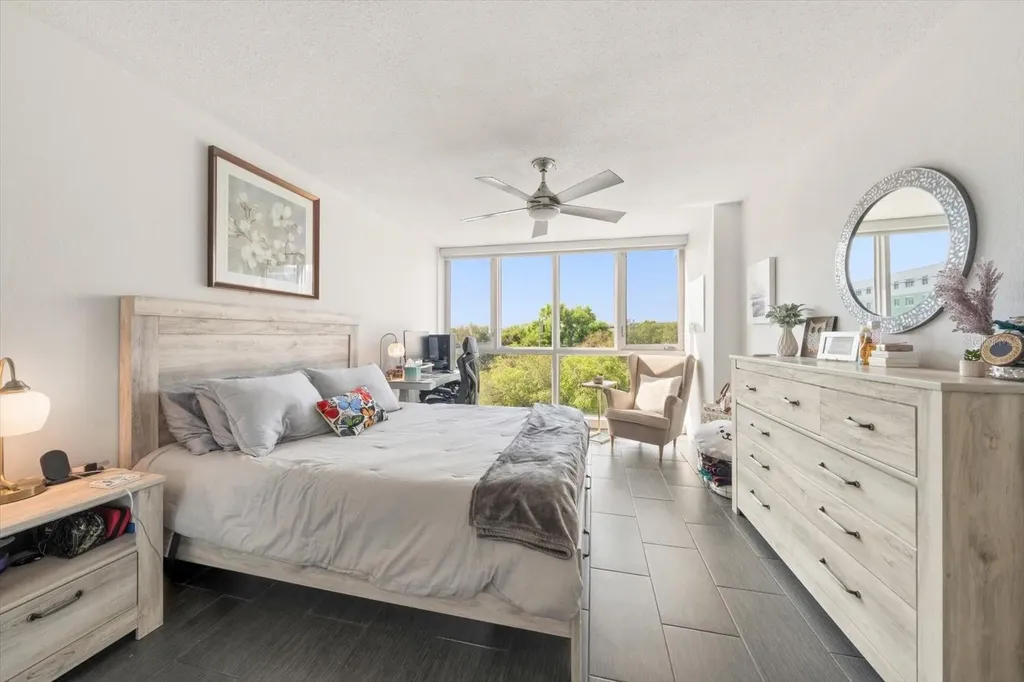 470 3rd Street S St Petersburg FL 33701